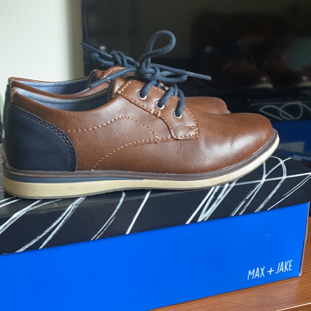 Max + Jake brown / navy shoes